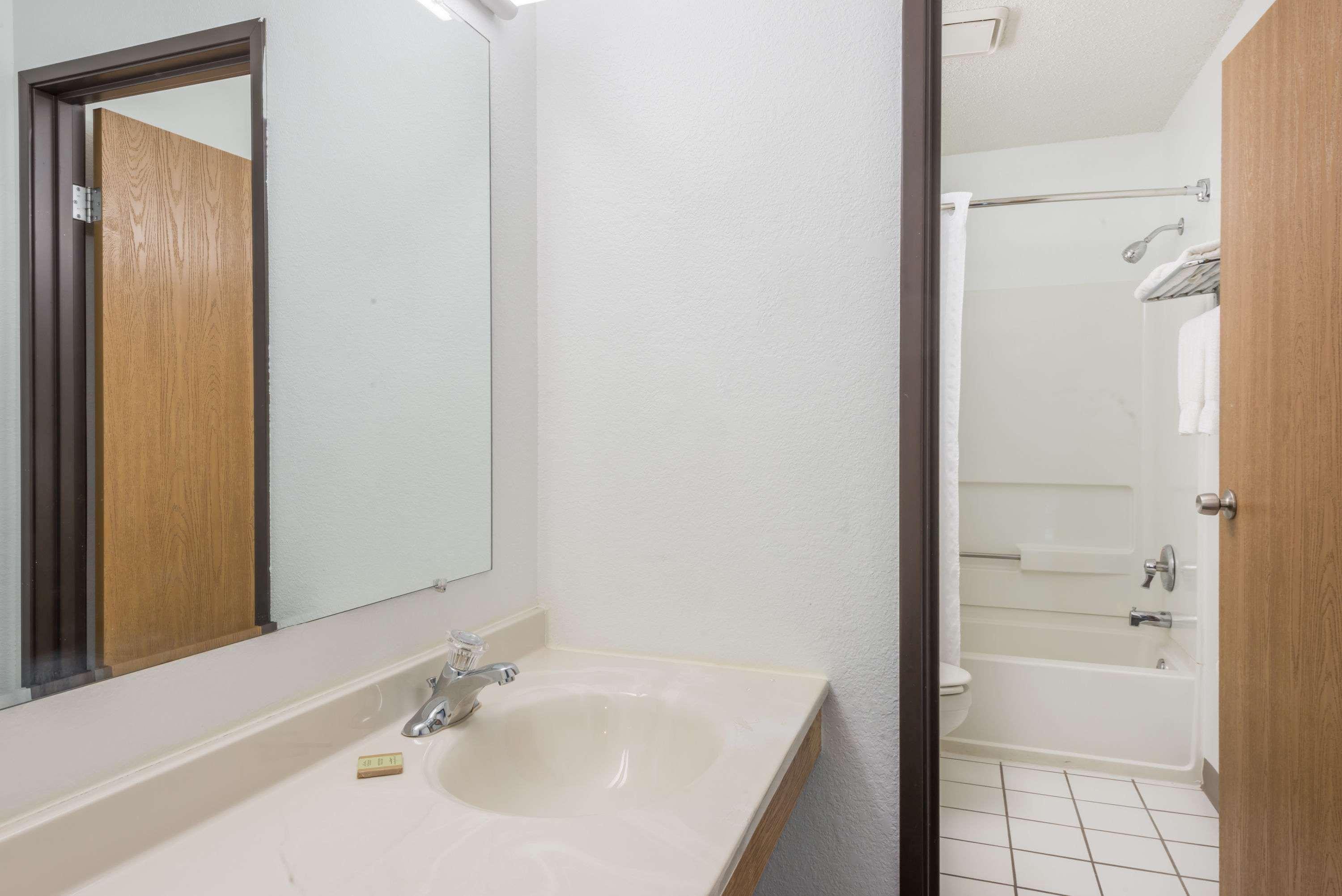 Super 8 By Wyndham New Stanton Hotel Luaran gambar