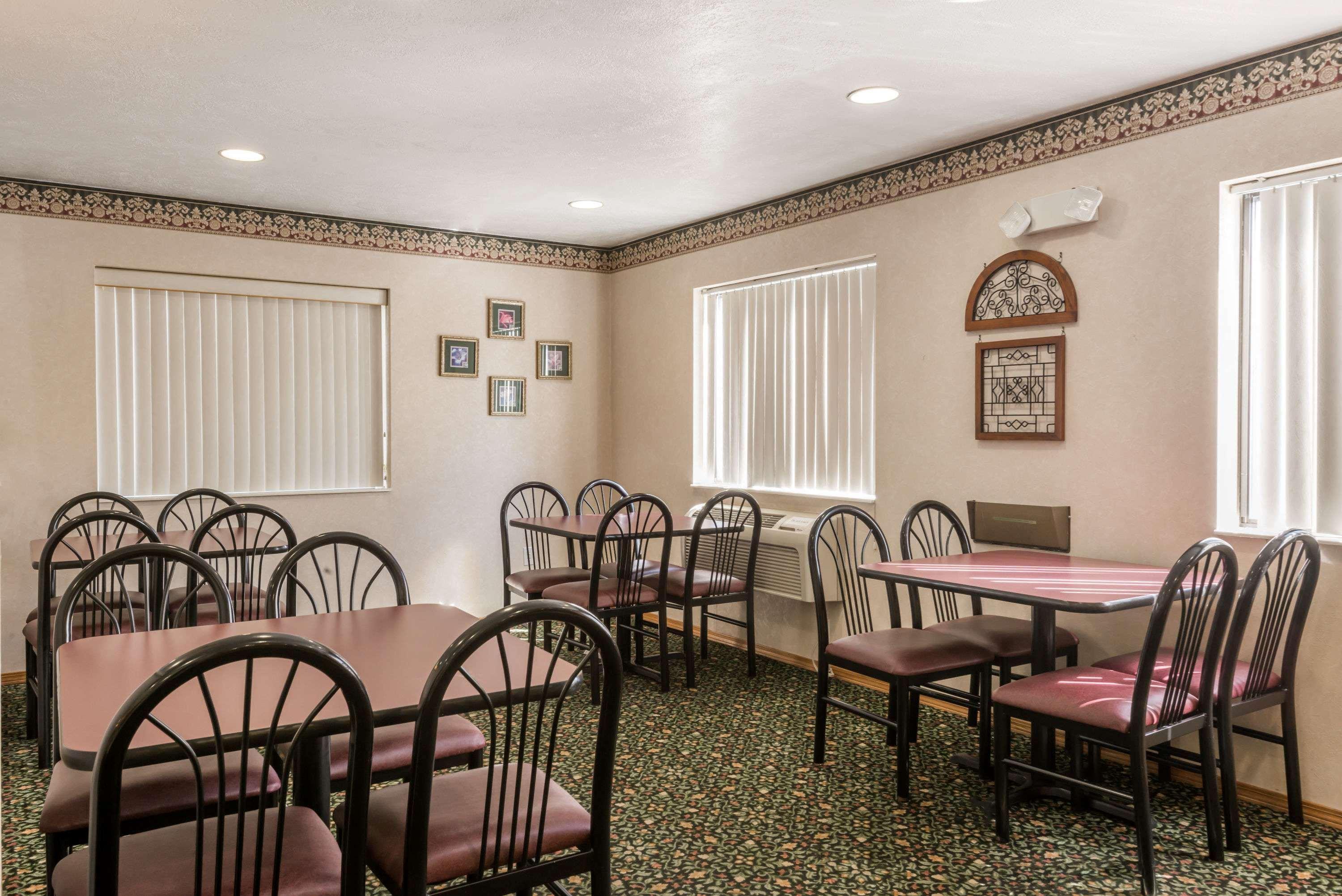 Super 8 By Wyndham New Stanton Hotel Luaran gambar