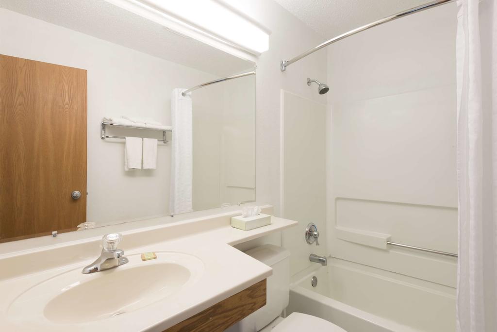 Super 8 By Wyndham New Stanton Hotel Luaran gambar